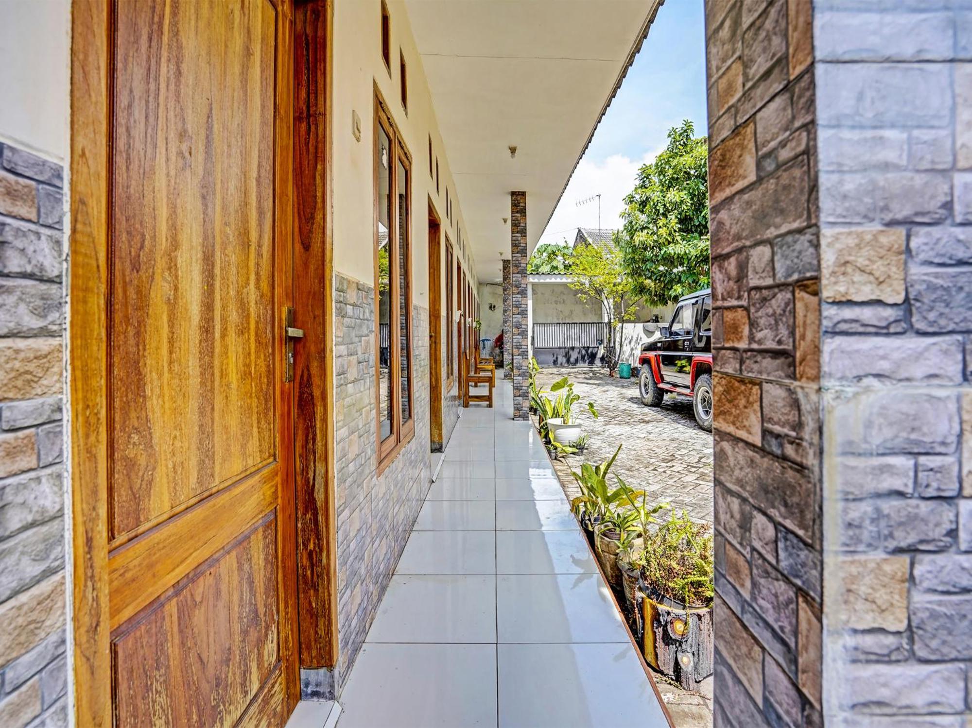 Spot On 91824 Rumah Kaloka Syariah 프로볼링고 외부 사진