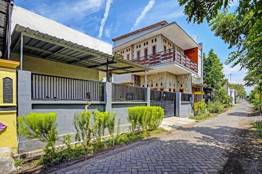 Spot On 91824 Rumah Kaloka Syariah 프로볼링고 외부 사진